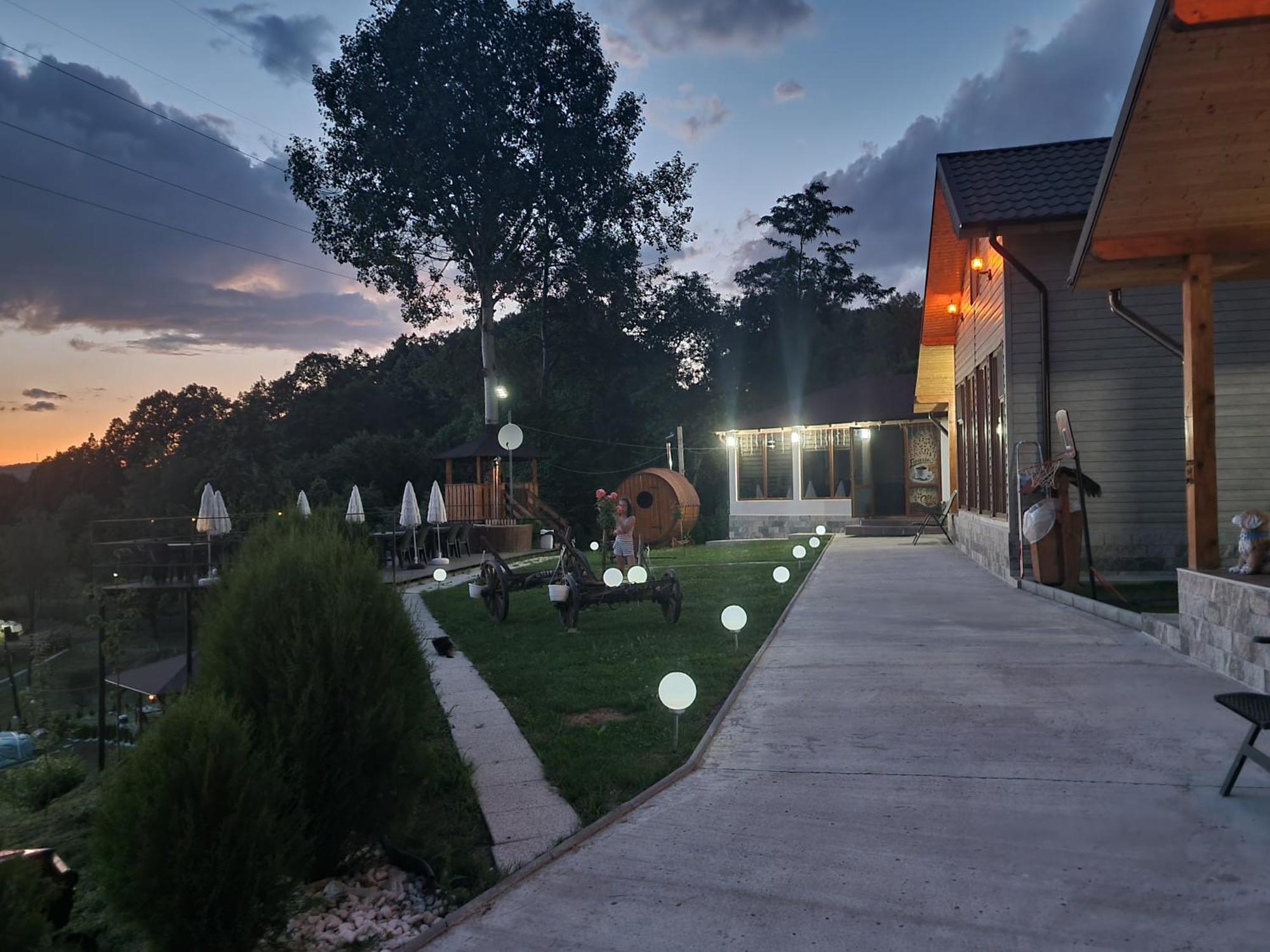 Apartamento La Maria si Ioana Curtea de Argeş Exterior foto